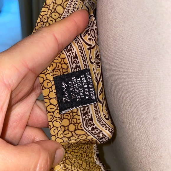 Ina Floral Maxi Dress - Gold and Black - Picture 6 of 6